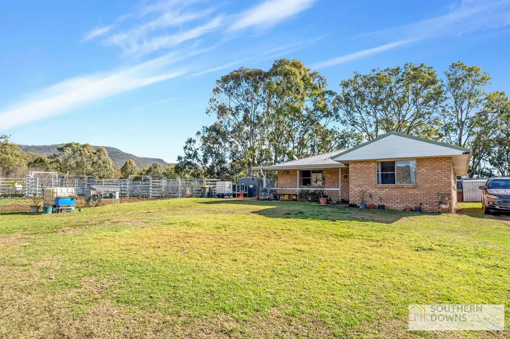 TRANQUIL COUNTRY LIVING – 3-BEDROOM BRICK HOME WITH MOUNTAIN VIEWS |n MARYVALE, QLD