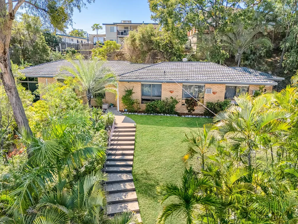 Kin Kora 4 Bedroom IDEAL PROPERTY FOR LARGE FAMILY OR INVESTORS!