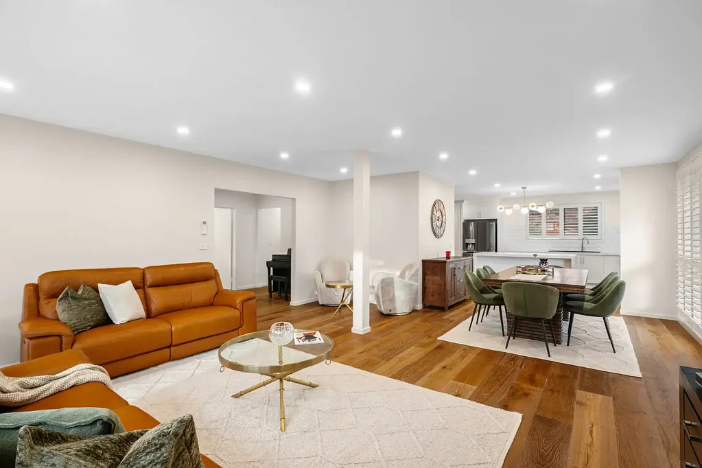 Templestowe 5房 双砖住宅 多代同堂杰作 精心翻新 高端厨电 Miele Bosch 豪华主卧 更衣室 独立盥洗室 雨淋淋浴 桑拿房 娱乐吧台 Ruffey Lake Park 近学校 商圈便利 Renovated, Multi-generational Excellence