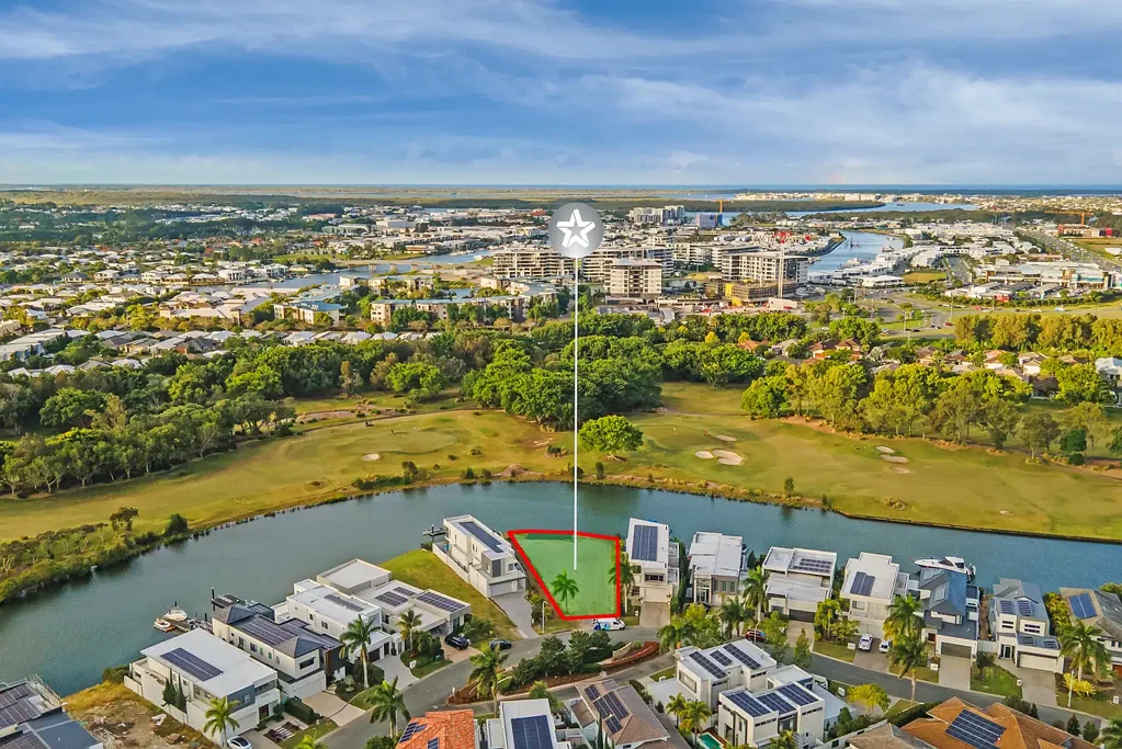 Hope Island Generous 944m² Waterfront Block on Prestigious Fairway Island