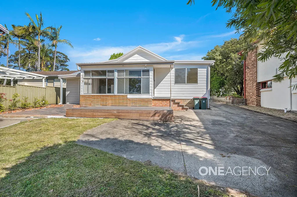 IDEAL HOME STEPS FROM ORION BEACH