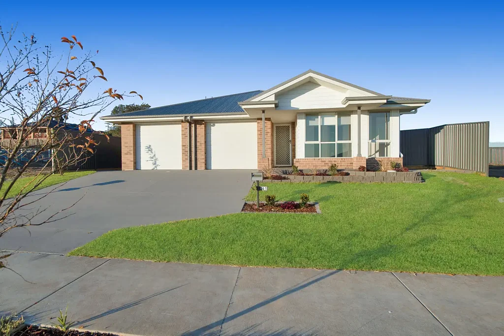 Modern Family Home in Sought-After Gillieston Heights