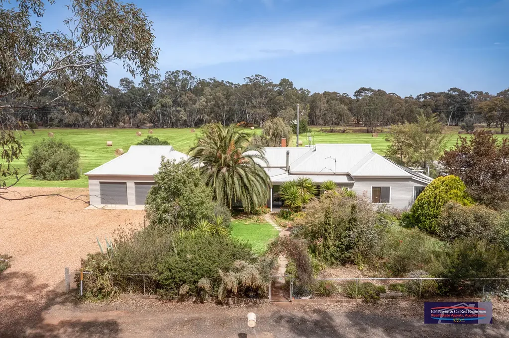 Llanelly 4બેડરૂમ Beautifully Renovated 4-Bedroom Colorbond Home on 37 Alluvial Acres