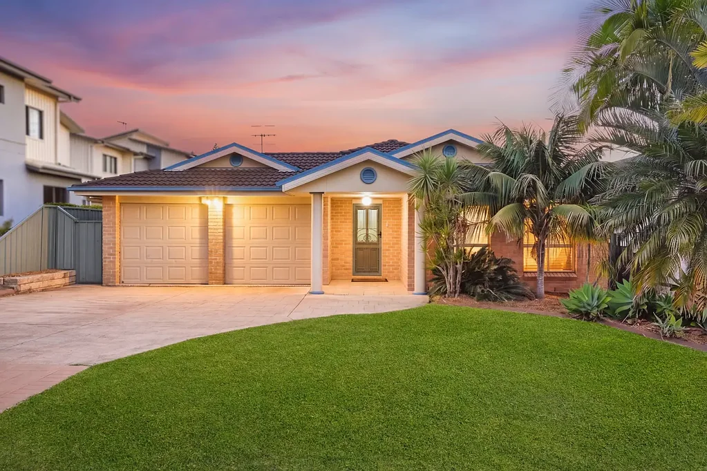 Shelly Beach 4房  Spacious Single-Level Family Home with Pool Moments from Shelly Beach
