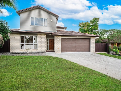 Papakura 5房  A STAND OUT!  Brick & Tile 5 Bedroom Home
