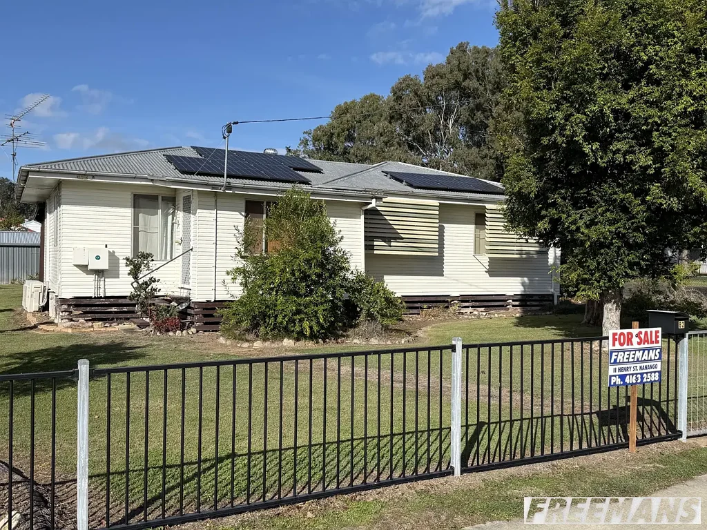 Nanango 3部屋 TIDY 3 BEDROOM HOME - CORNER BLOCK - WALK TO SCHOOLS & SHOPS