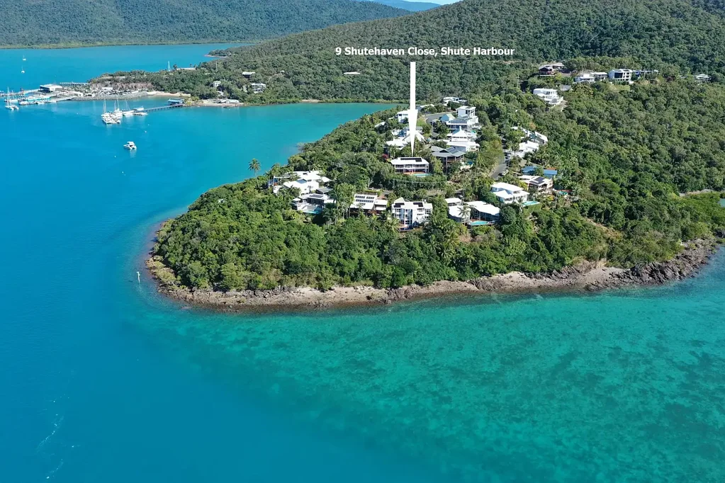 Shute Harbour 3 Bedroom Private Coastal Retreat With Panoramic Whitsundays Views & Holiday Letting Approval