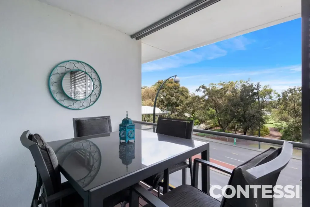 Lifestyle, Location - Lock & Leave