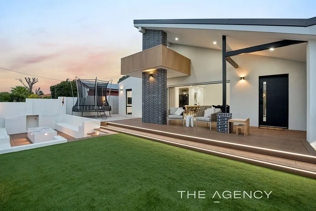Padbury 4ห้องนอน Contemporary Coastal Living Moments From the Ocean