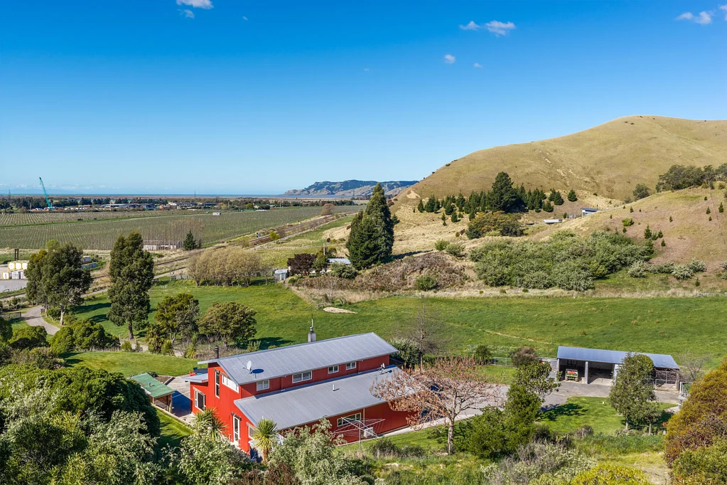 Riverlands  Rural charm, practicality and panoramic views