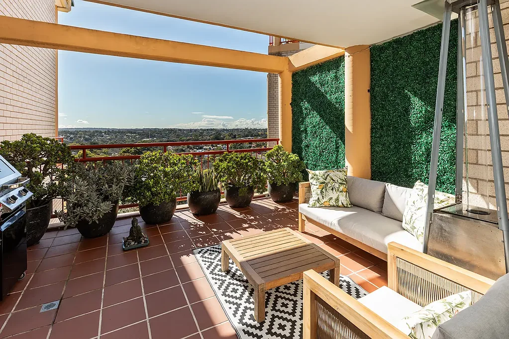 Designer Split-Level Penthouse Apartment