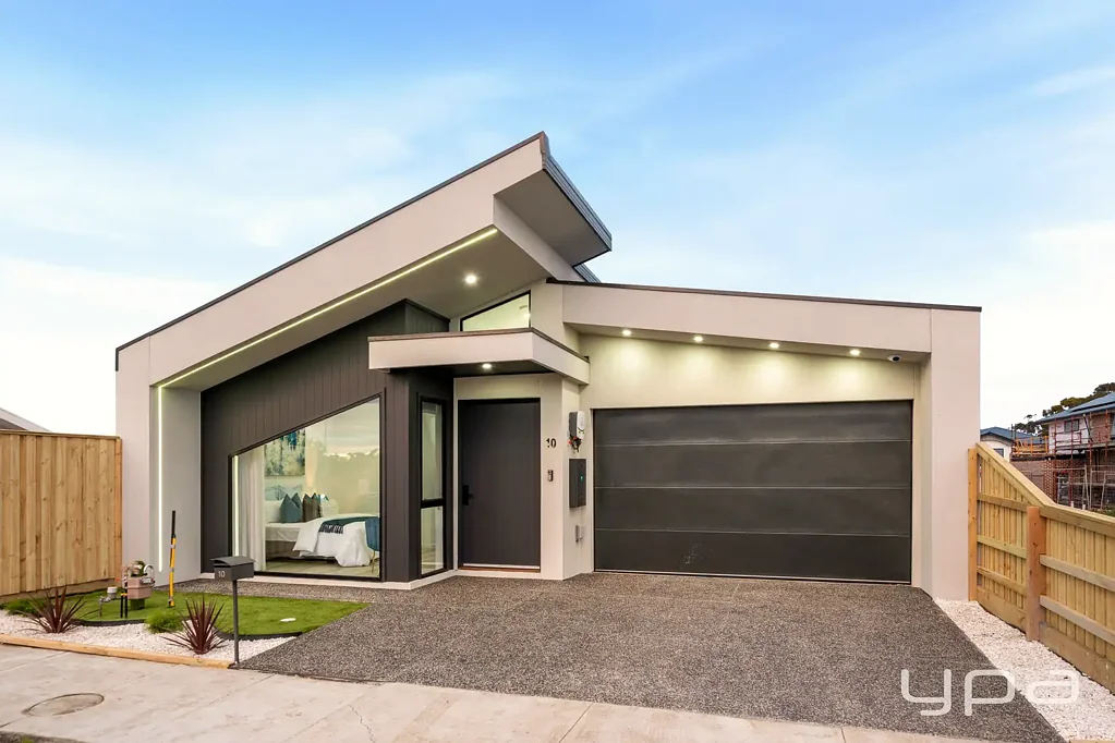Greenvale 4 Bedroom PUSH IT TO THE LIMIT!