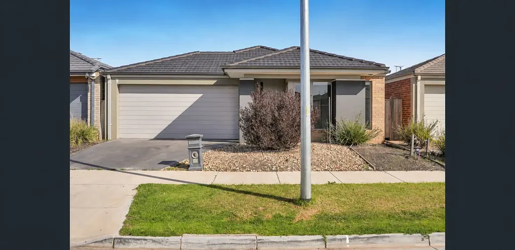 Spacious 4 Bedroom House with Multiple Living Areas at Tarneit!