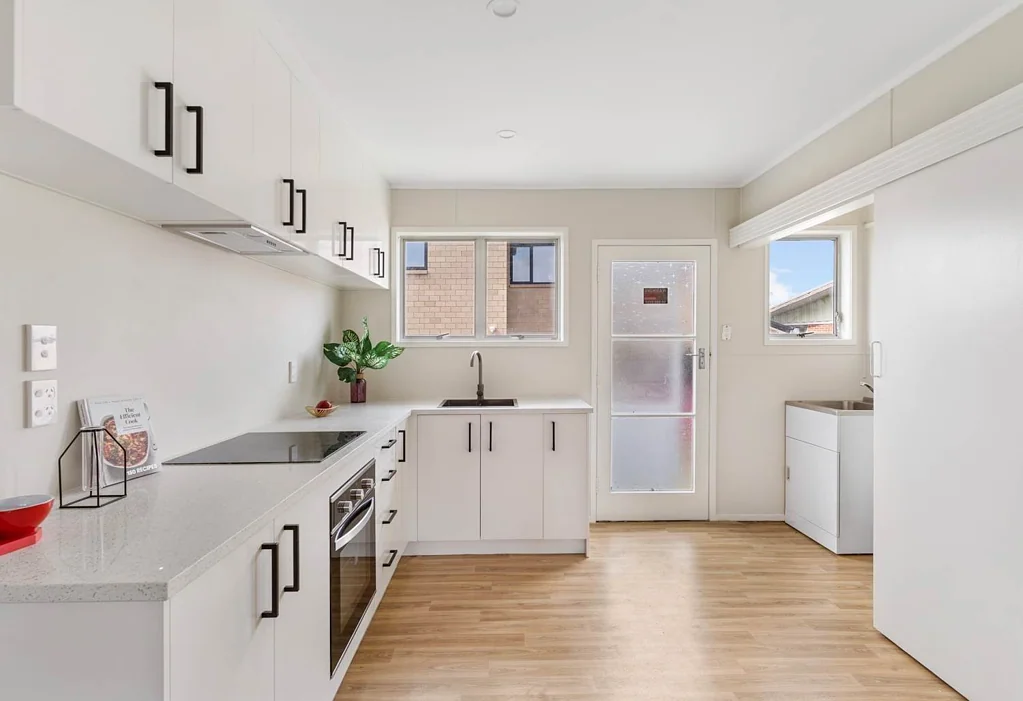 Modern & Private Two-Bedroom Home in a Handy L...