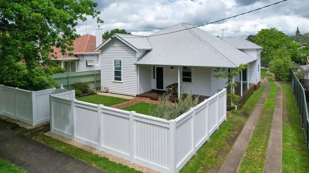 16 Goldsmith Street, Hamilton, VIC 3300