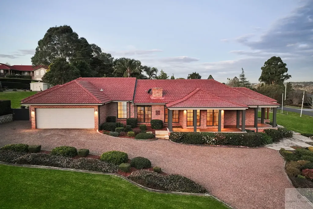 2 Haddin Place, Kirkham, NSW 2570