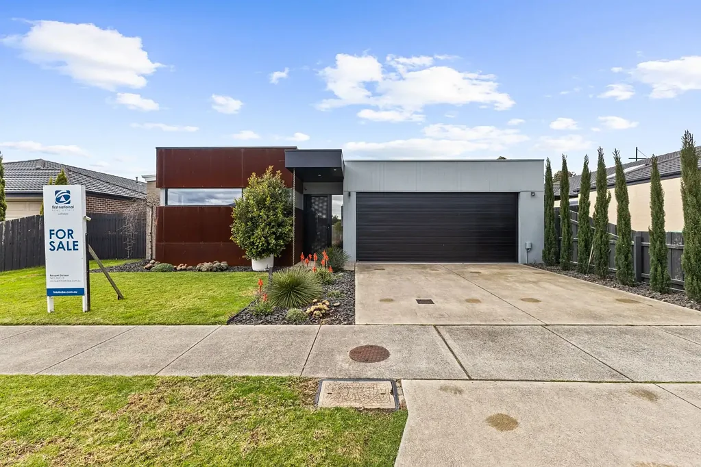 Traralgon 4ਬੈੱਡਰੂਮ A Statement of Style – High-End Living in West End