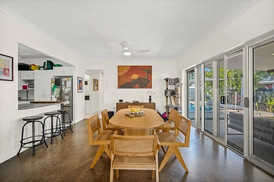 Annandale 4બેડરૂમ Poolside Living in a Quiet Annandale Cul-de-Sac.