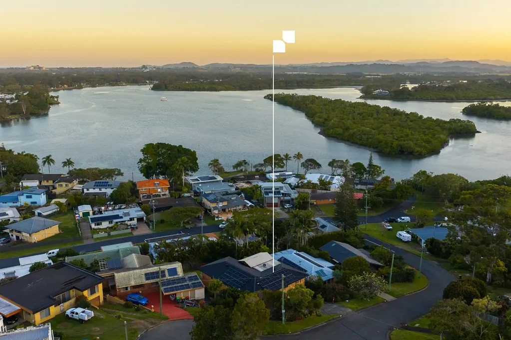 Banora Point 5 Slaapkamer Selling at the Spring Auction Experience at the Langham, Gold Coast - Friday 25th of September 2026!