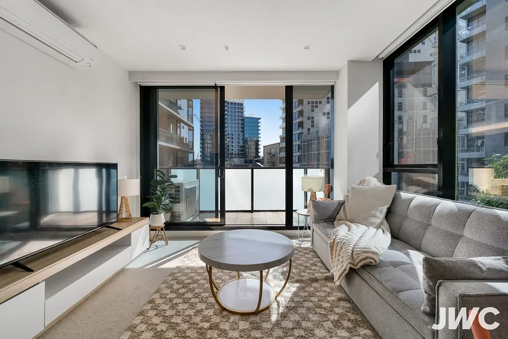 South Yarra 2कमरा North East Facing, Contemporary Comfort, Unbeatable South Yarra Lifestyle