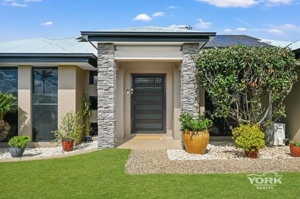 528 Hume Street, Middle Ridge, QLD 4350