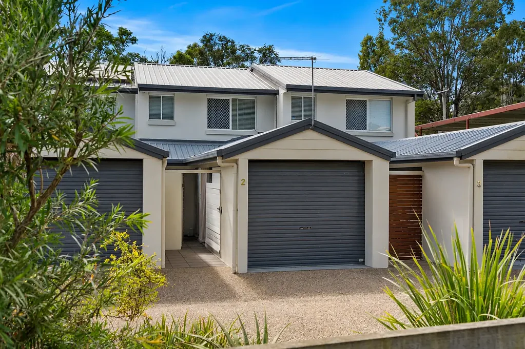 Capalaba 2Phòng ngủ Modern Parkside Townhouse with Private Courtyard | Small Complex of Only Three
