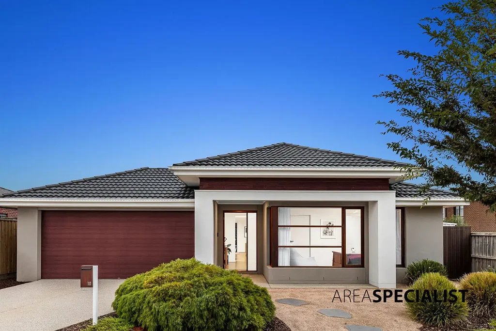 10 Thoroughbred Drive, Clyde North, VIC 3978