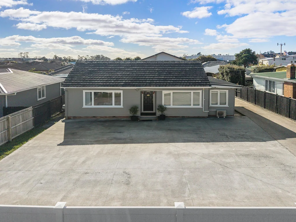Glen Eden 3chambre Freehold Family Home with Rare Off-Street Parking