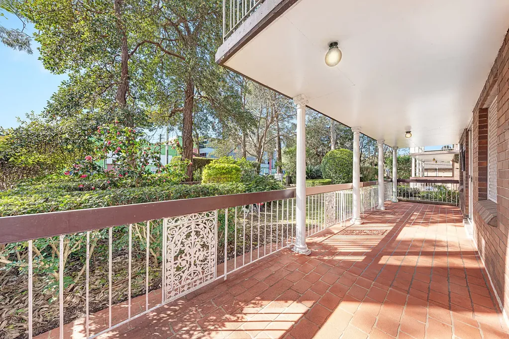 Greenwich 3房 意想不到的宁静宽敞底层公寓 Surprisingly Quiet Spacious Ground Floor Apartment
