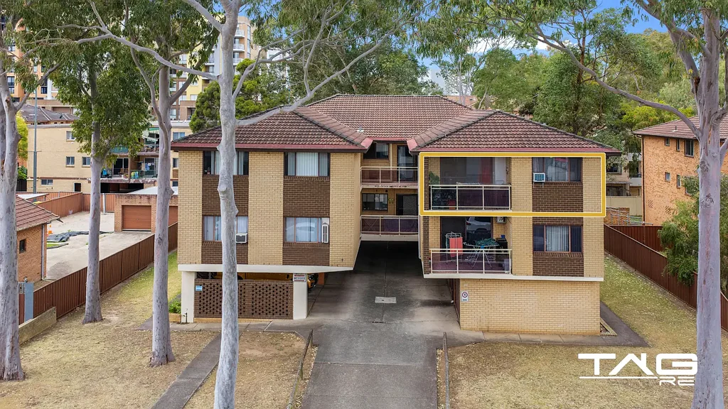 Merrylands 2Phòng ngủ Solid Top-Floor Living with Bowling Club Outlook