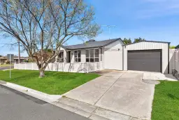 69 Simons Road, Leopold