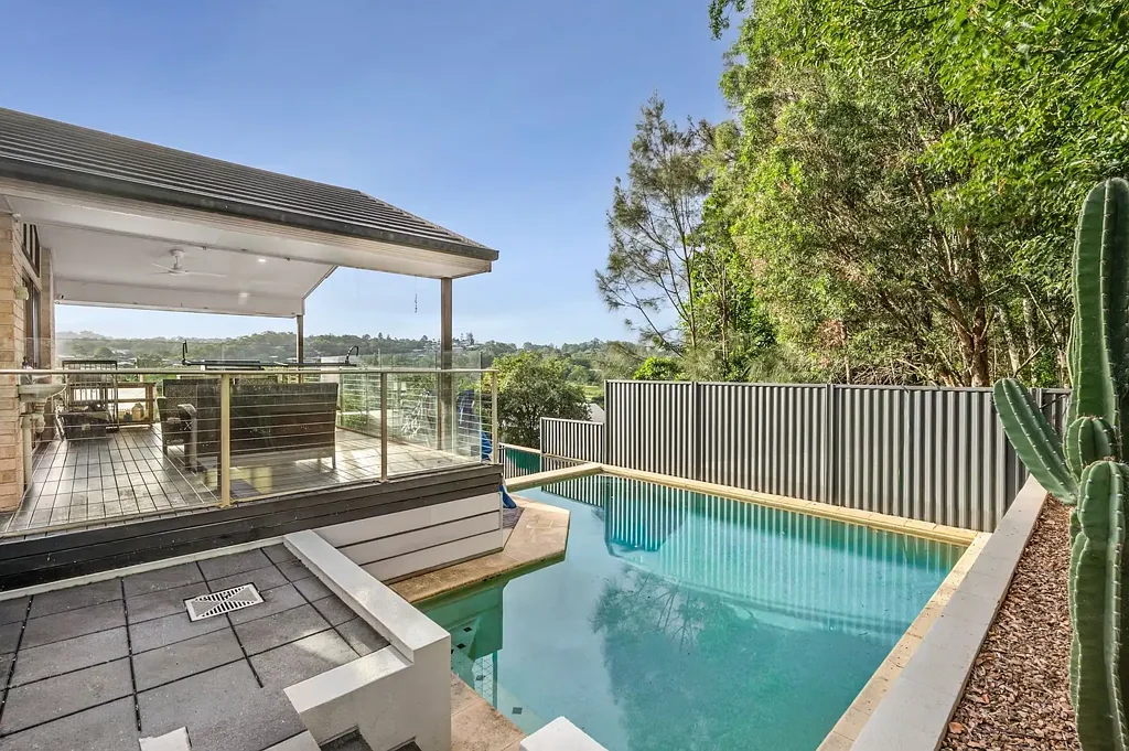 Burnside 4 Bedroom Elevated Burnside Living with Sweeping Views