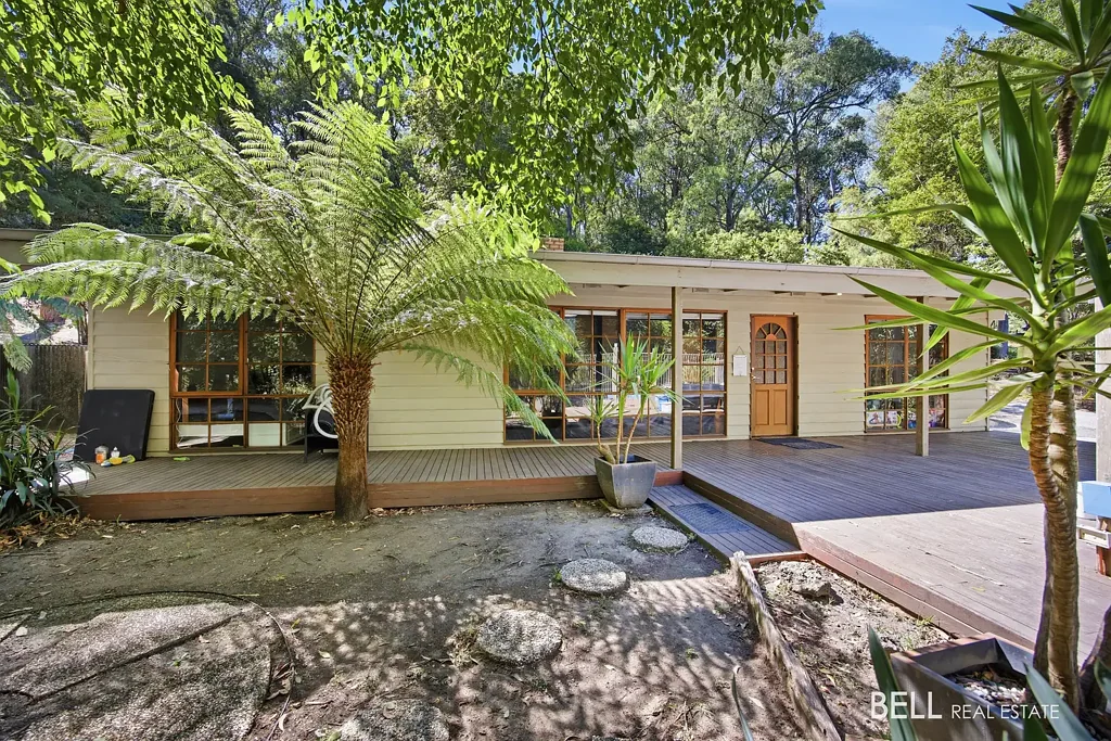 East Warburton 3ห้องนอน Country Views on Over an Acre of Space