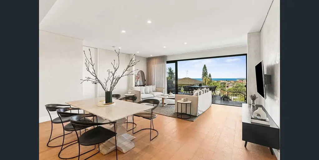 Dover Heights 3બેડરૂમ Clifftop Luxury Retreat: Rare Torrens Title with Panoramic Views on Dover Height