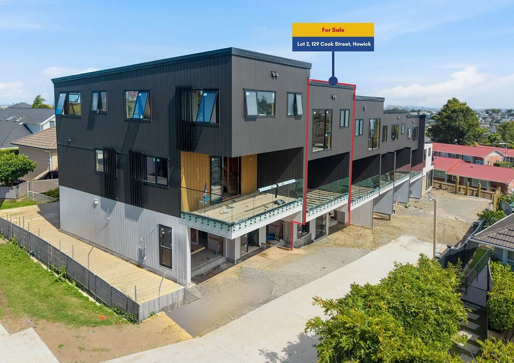 Howick 3房  Modern Spacious Living Steps from Howick Village