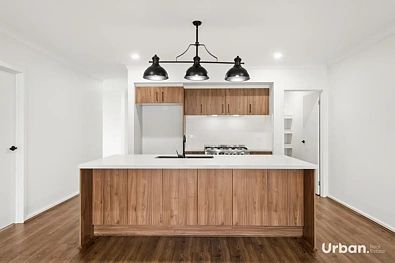 Moss Vale 5房  A Premium Family Home with a Separately Metered Granny Flat