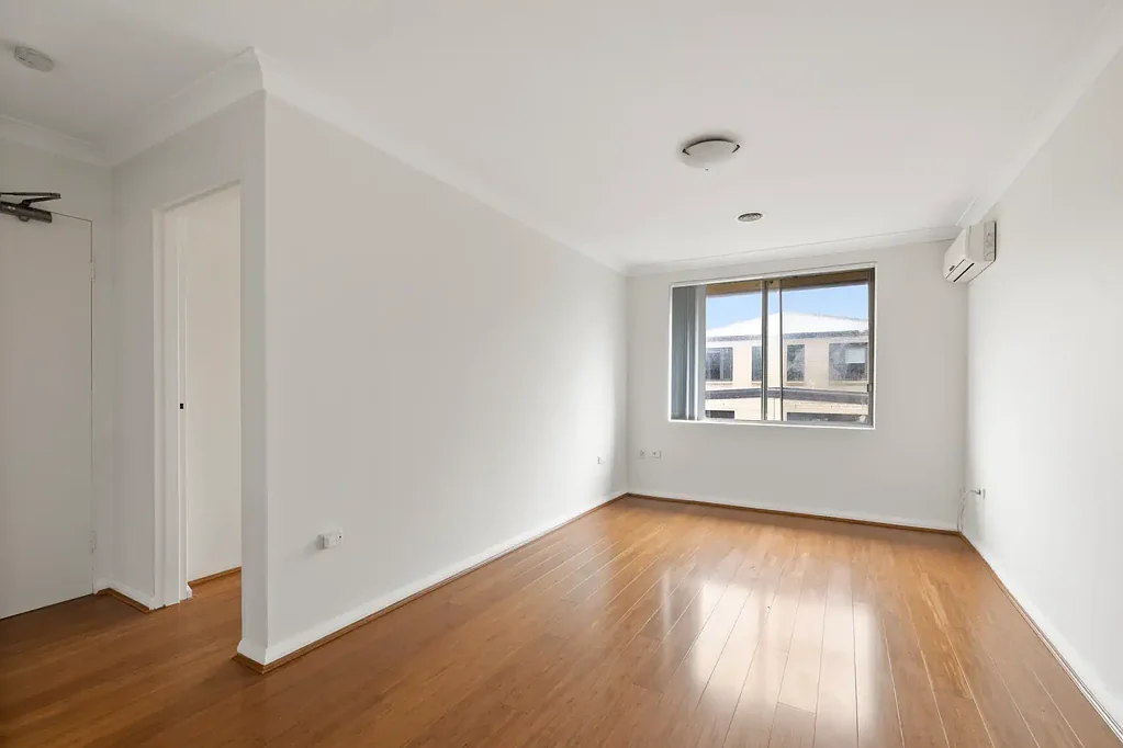 Renovated One Bedroom Apartment with Parking