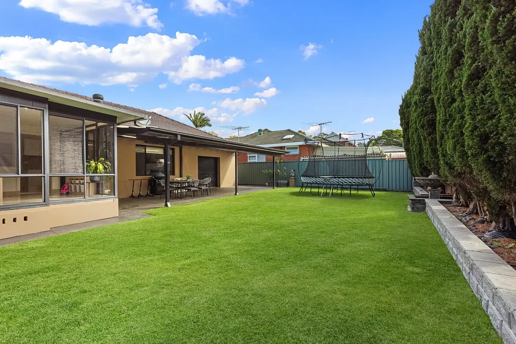 2 Rainbow Parade, Peakhurst Heights, NSW 2210