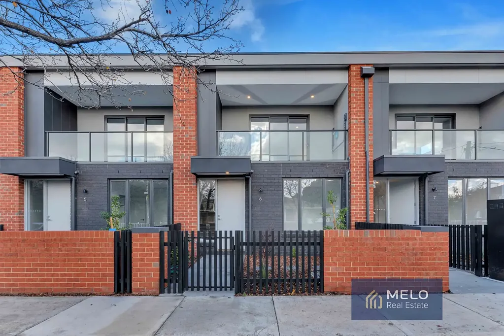 Only A few remaining! -Stylish Brand-New Modern Townhouses in Braybrook
