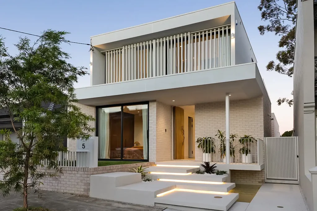 Petersham 4 Bedroom Brand-new trophy home of exceptional pedigree