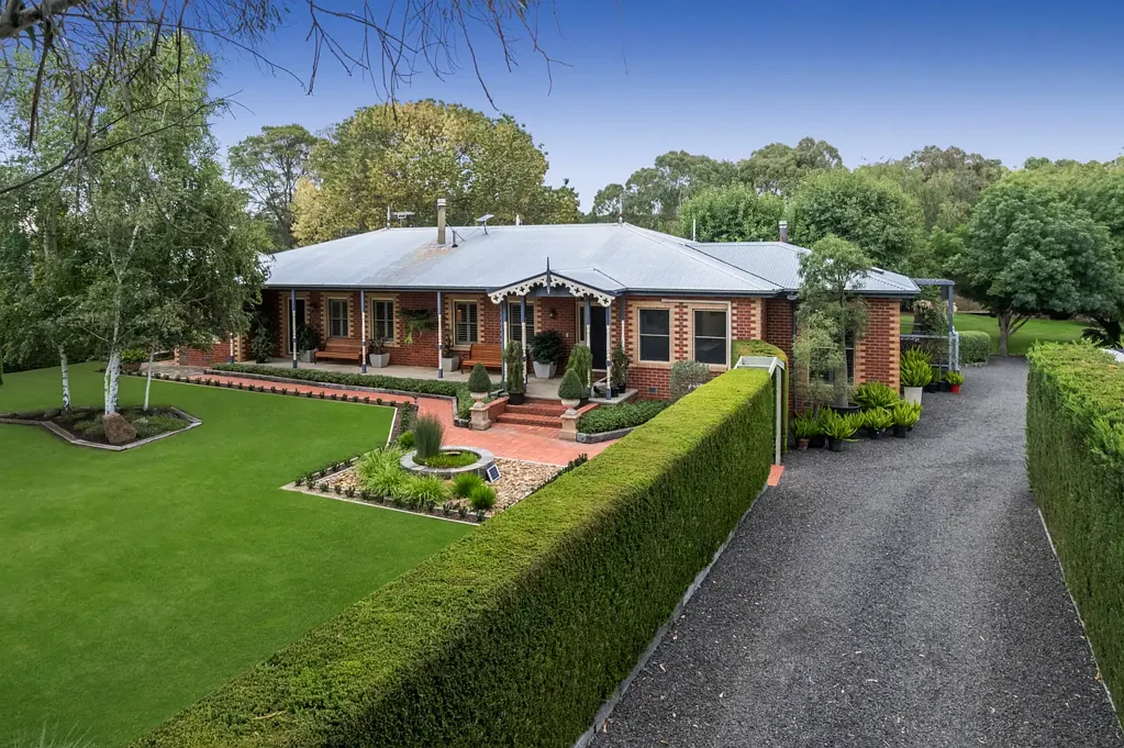 Malmsbury 5房  Grand Federation Elegance on 6,643sqm with Separate Self-Contained Living