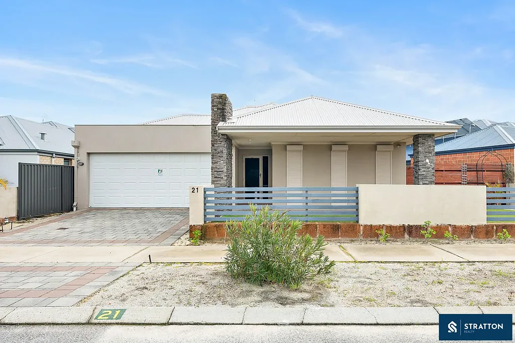 Champion Lakes 3 Bedroom Modern 3-Bedroom, 2-Bathroom Home on Generous 456sqm Block With Low-Maintenance in Prime Location!!
