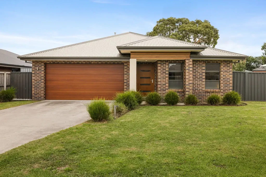 Sale 4 Bedroom Modern Family Home in Peaceful Location