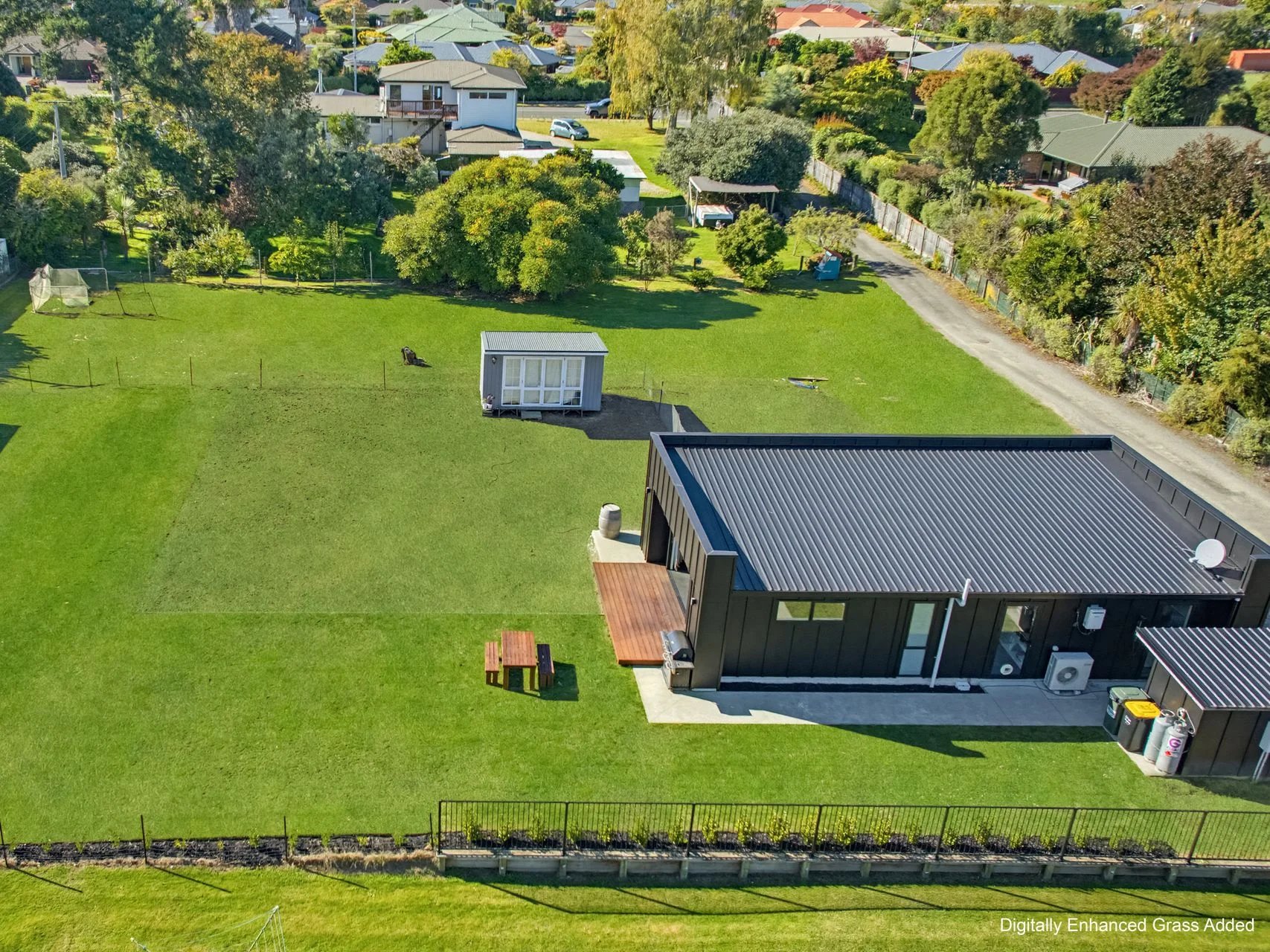 Motueka Sun, Space & Scope on Thorp