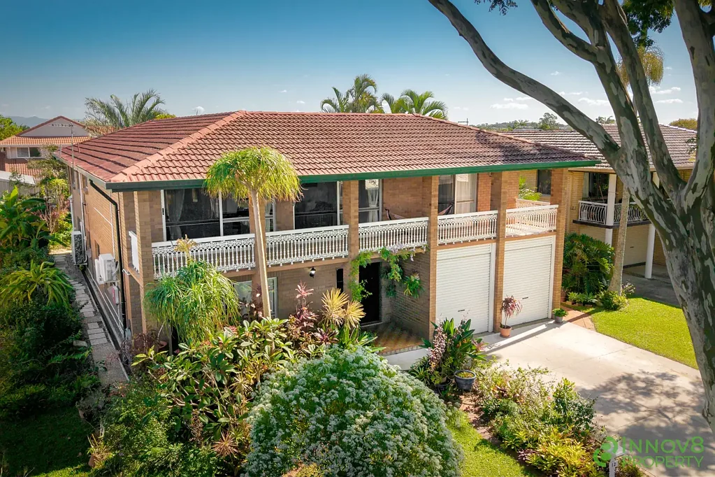 Taigum 7房  怪异的双层家庭住宅，拥有双重居住选择！ Extra Spacious Two-Storey Family Residence With Dual Living Option!
