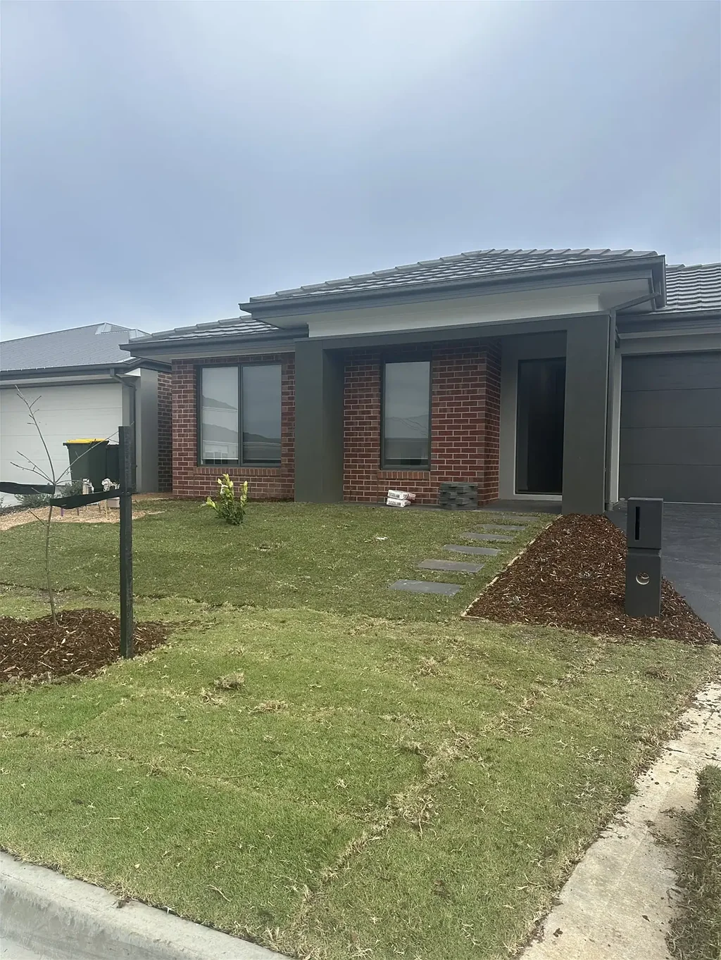 Brand new 4Bedroom 2 Bath 1 Powder room 2 car space 400 sqm plus new washing machine