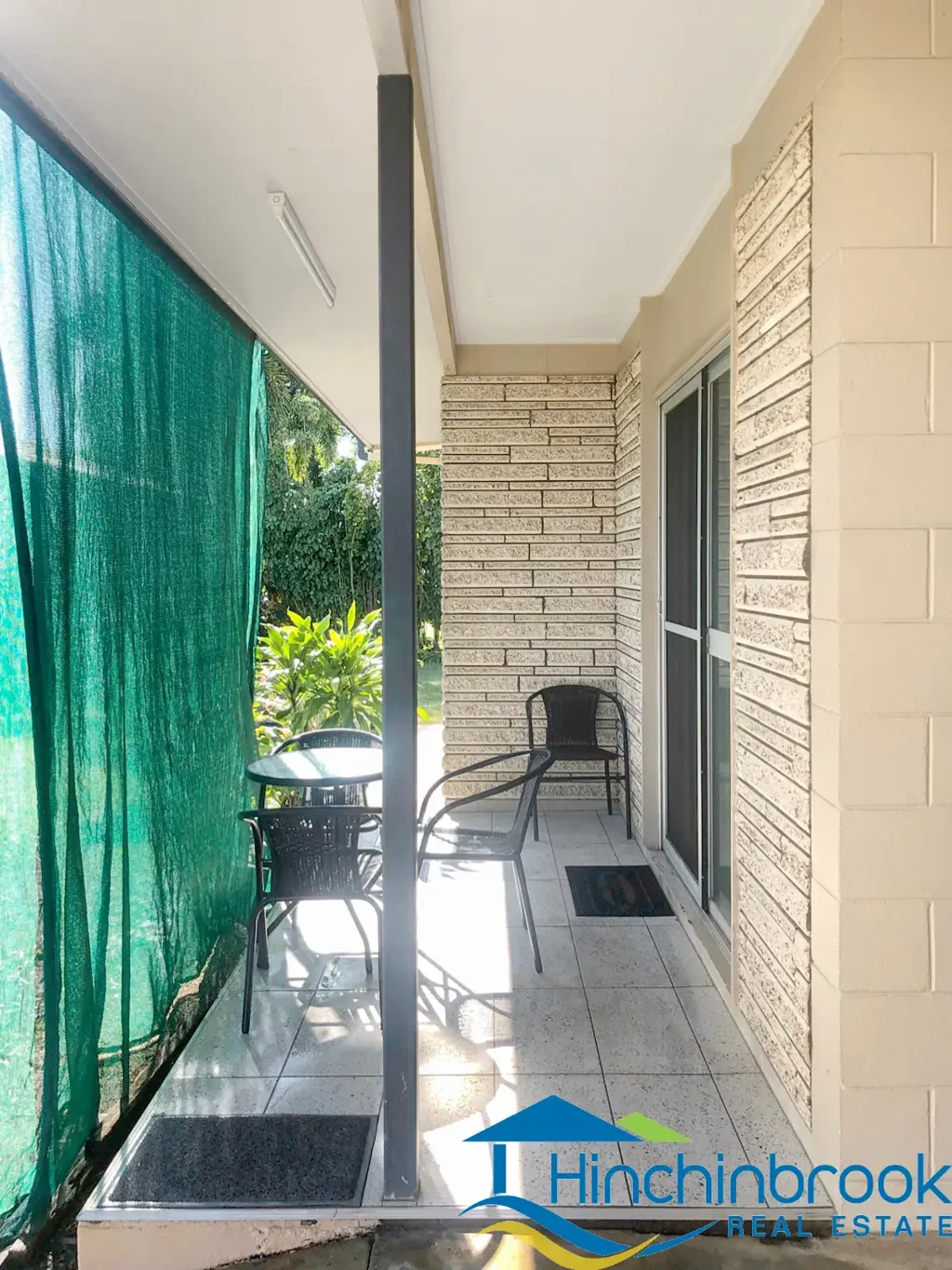 Two bedroom low set unit with air conditioning & built in robes