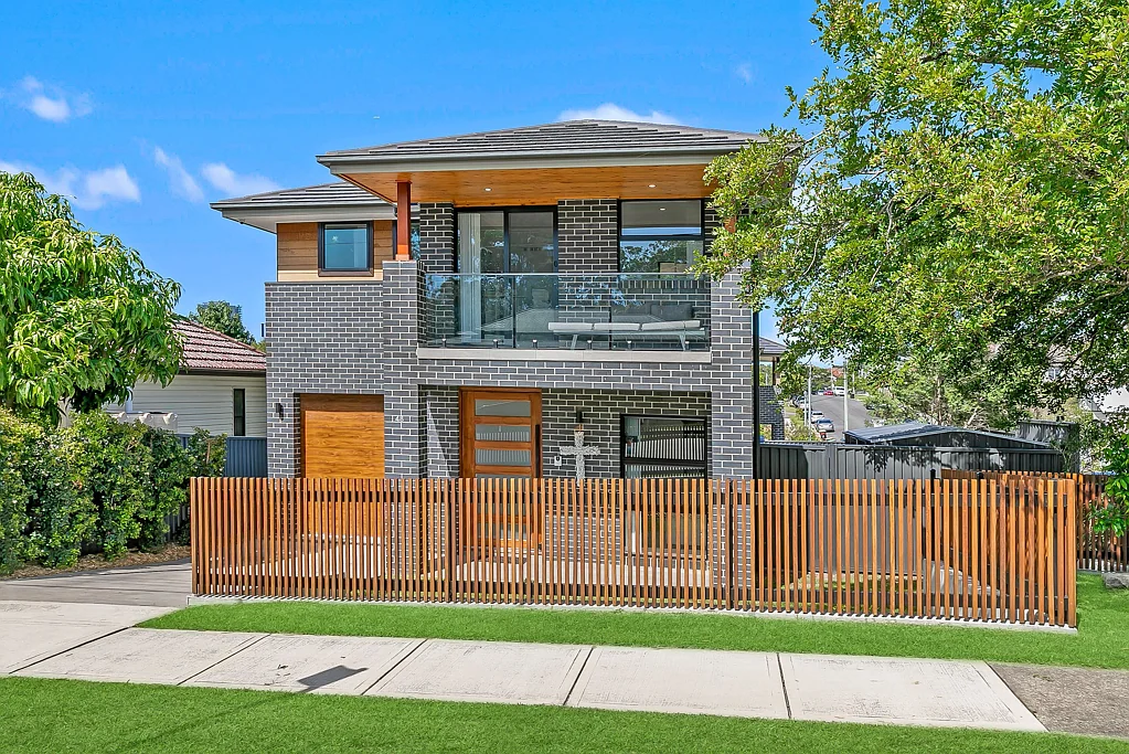 Parramatta 4침실 Modern & Low-maintenance Family Living