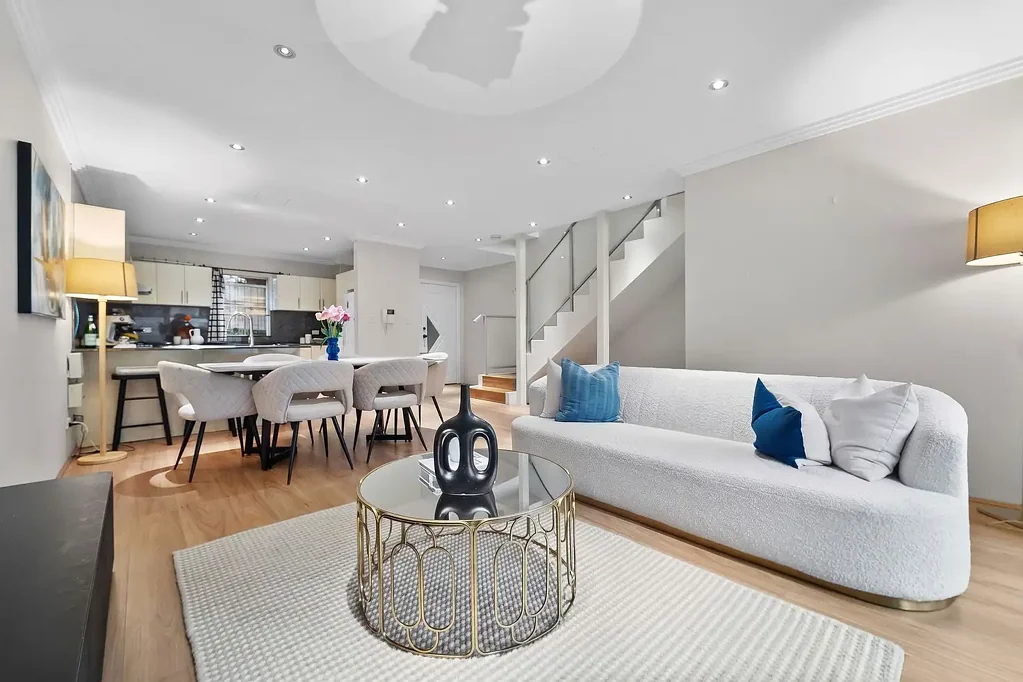 Strathfield 3部屋 Full Brick Townhouse Living and walking distance to Station, Shops & Schools