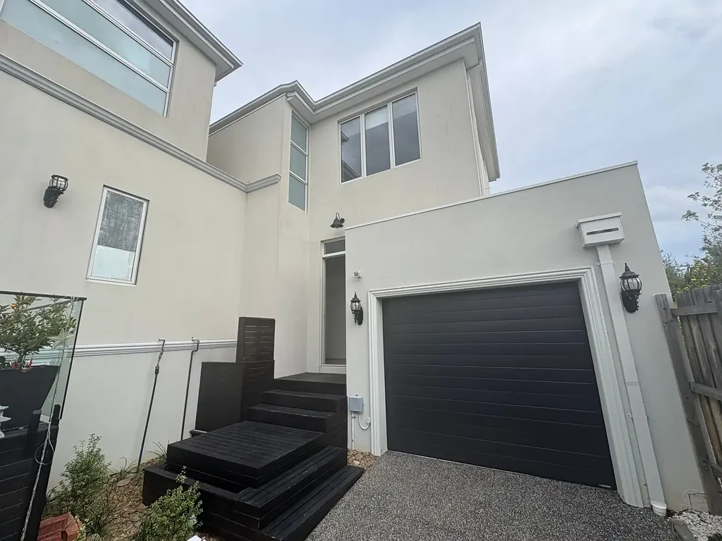 Superb 4 Bedroom Double Story Town Home in the Mount Waverley School Zone
